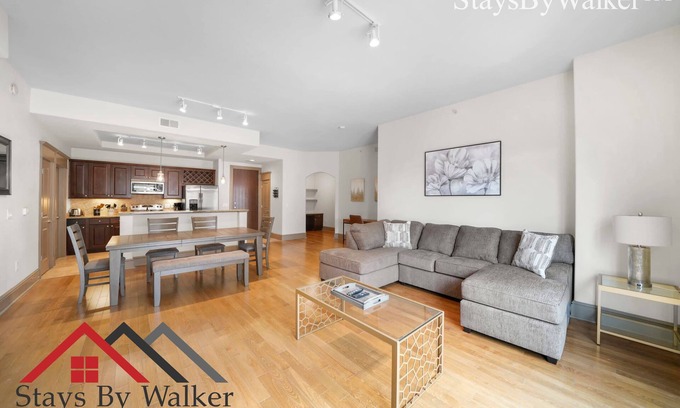 SouthPark Condo | StaysByWalker SouthPark 2BR! KingBeds, Pool, Gym