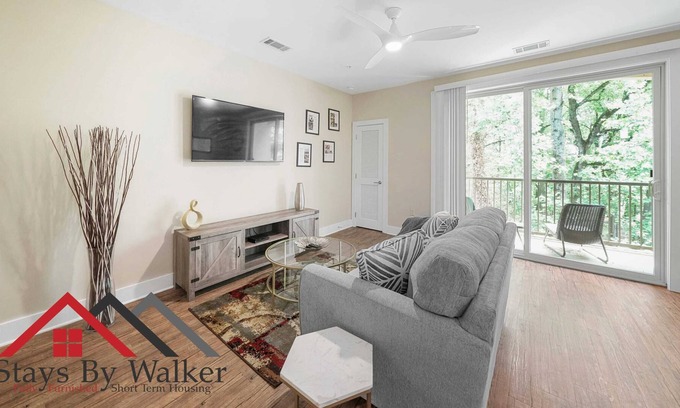 SouthPark Condo | StaysByWalker™ King Bed ★ SouthPark 1BR Condo ★ Pool/Gym (726 SqFt)