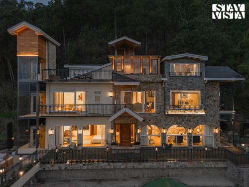 Kasauli Villa | StayVista at Chestnut Manor with Lawn, BBQ, Bonfire