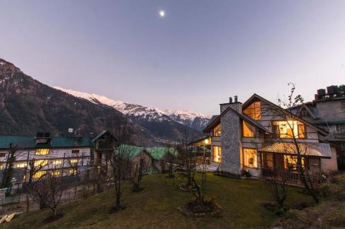 Manali Villa | StayVista at Jodhpur House - 3 BR Pet friendly Cozy villa in Manali