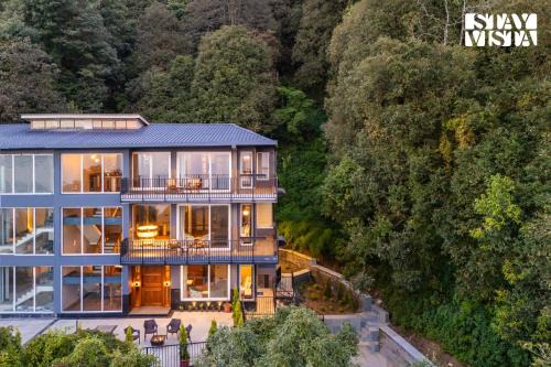 The Mall Road Villa | StayVista at Twilight Perch with BBQ, Bonfire, Lawn