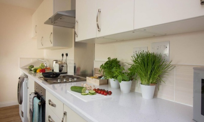 Southampton Apartment | Stayzo Castle Penthouse 17 - A Clean Fresh Modern Apartment With Free Wi-fi