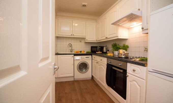 Shirley Apartment | Stayzo Penthouse Accommodation 2- Premier Lodge