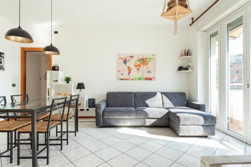 Gioia Apartment | Stazione Centrale - Ariel - appartamento luminoso con terrazzo fino a 6 posti letto