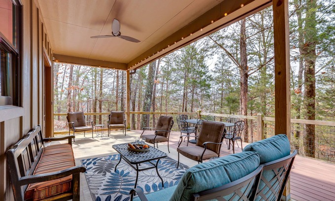 Saint Mary House | Ste Genevieve Home on 17 Acres, Near Wineries!