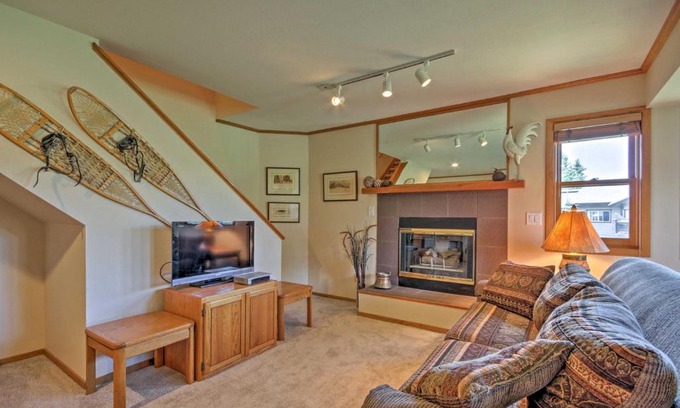 Steamboat Springs Apartment | Steamboat Springs Condo with Hot Tub on Ski Bus Route