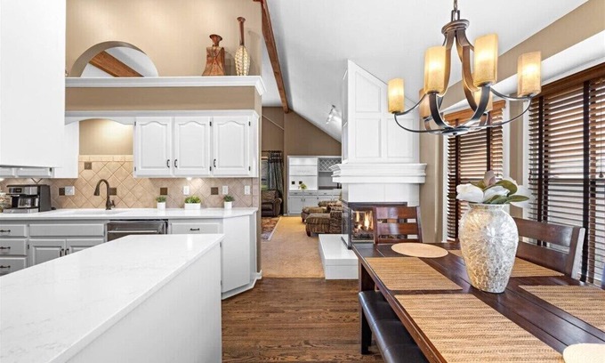 Prairie Point-Wildberry House | *SteamShower*Gameroom*Bar*Patio*
