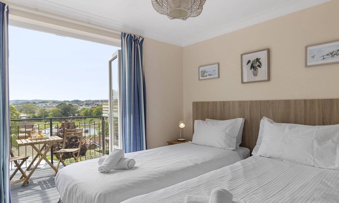 Roundham Apartment | Stella Marina - A Delightful 2-bedroom Apartment a Stone's Throw From the Beach!