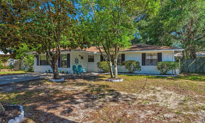 Wright House | Stellar Fort Walton Retreat ~ 2 Mi to Beach!