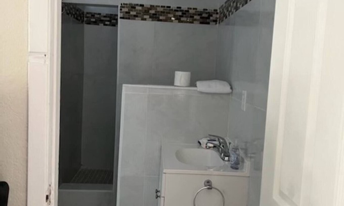 El Paso House | Stellar location 3 bedroom, 3 bath, sleeps 10