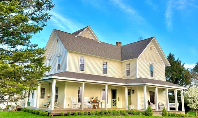 Dowagiac Other | Step Inside a Magazine! Upscale Farmhouse on 3 acres. Hot Tub,Bocce Ball,Gardens
