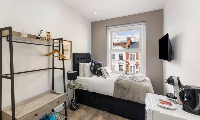 Ealing Apartment | Step into our modern studio flats tailored for the solo adventurer