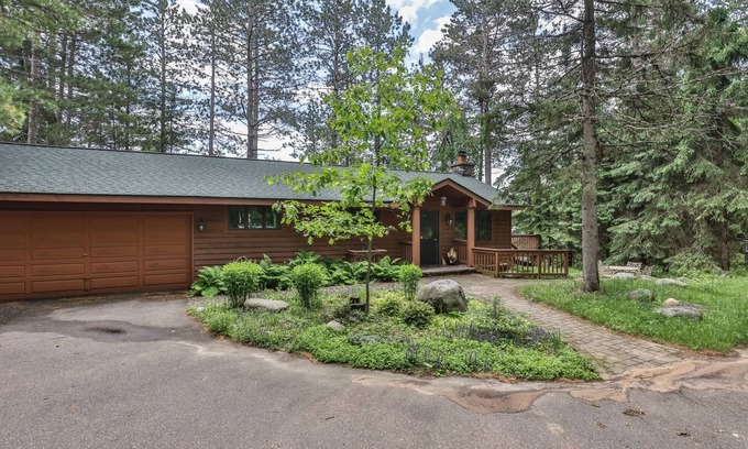 Sayner Cottage | Stepaway Vacation Rentals- Schneider Cabin