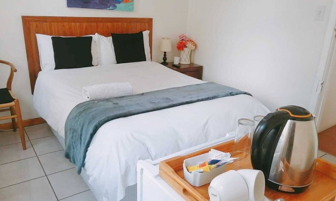 Port Elizabeth Central House | Steps Guest House
