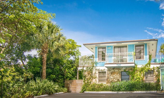 Juno Beach House | Steps to Beach Hidden Gem Boutique Hotel