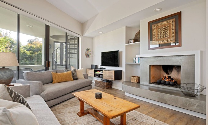 Padaro Lane House | Steps to Beach - Padaro Lane Beach House