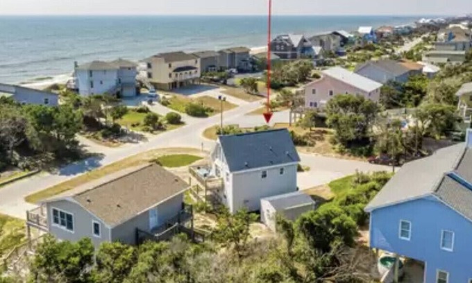 Emerald Isle Cottage | Steps to Emerald Isle Beach w/ Curated Experiences