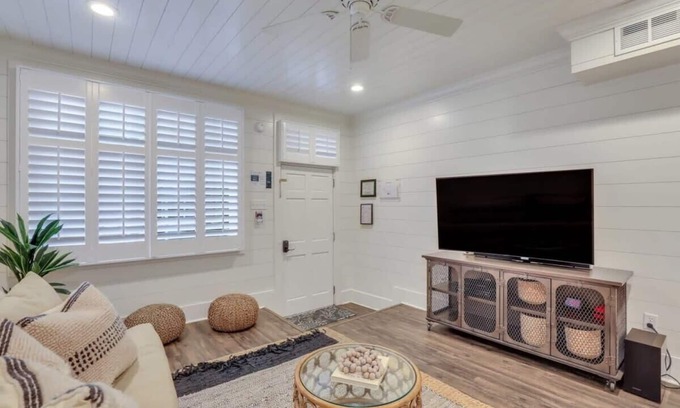 Downtown Charleston House | Steps to King|Sleeps 7|2 Units