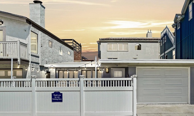 Oxnard House | Steps to Sand | Family-Friendly Ocean Surf Shack