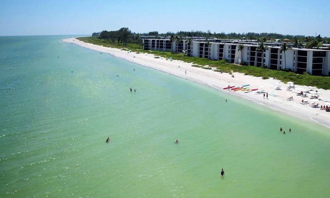 Sanibel Hotel | Steps to Sanibel Beach | Garden Views, Sunset & Island Activities | 4 Units