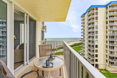 South Island Apartment | Steps to the Beach, Heated Pool, Tennis, Shuffleboard - Condo Seaside Sanctuary - Roelens
