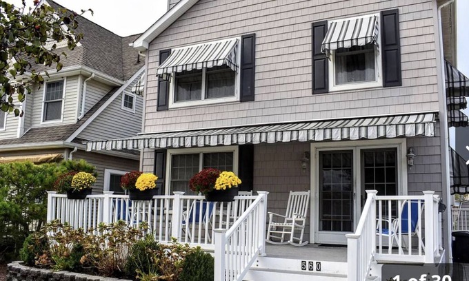 Manasquan House | Steps to the beach in Manasquan (fish streets!) - family and friends!