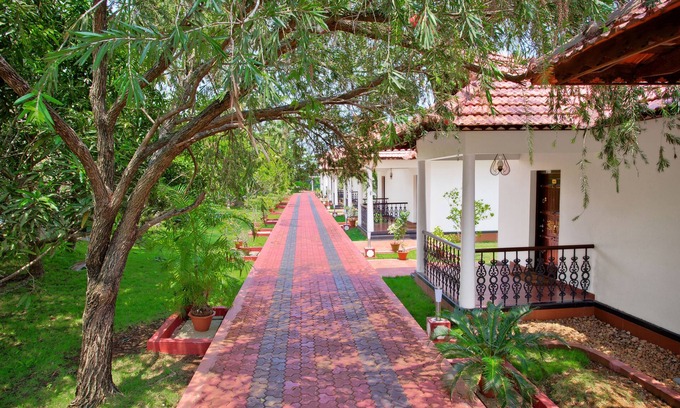Alappuzha Hotel | Sterling Lake Palace Alleppey