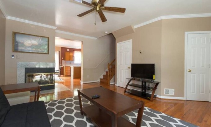 Cascades House | Sterling Townhouse Sleeps a Bunch