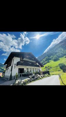 Elm Bed & Breakfast | Sternen B&B & Italienisches Restaurant