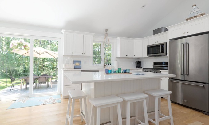 East Falmouth House | Still time to book for Summer 2025! Walk to Great Pond, Playground, Central AC.