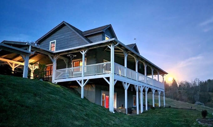 West Jefferson House | Still Waters - West Jefferson, NC
