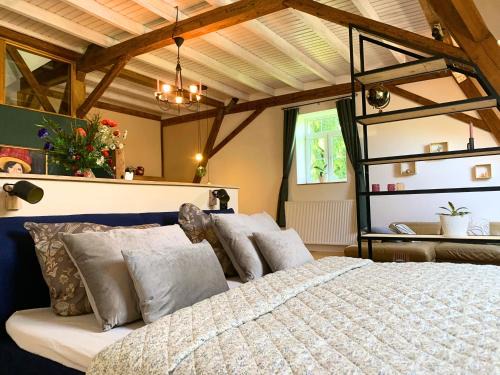 Waldshut-Tiengen Apartment | Stilvoll eingerichtetes Studio in historischem Bauernhaus, voll ausgestattet inmitten der Natur auf 75 qm