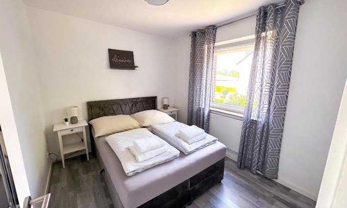 Bad Oeynhausen Apartment | Stilvolles, frisch renoviertes 2Zi Apartment mit Küche und Balkon in Kliniknähe!