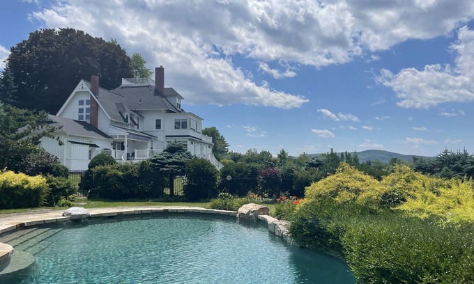Stockbridge House | Stockbridge Estate with Mountain Views