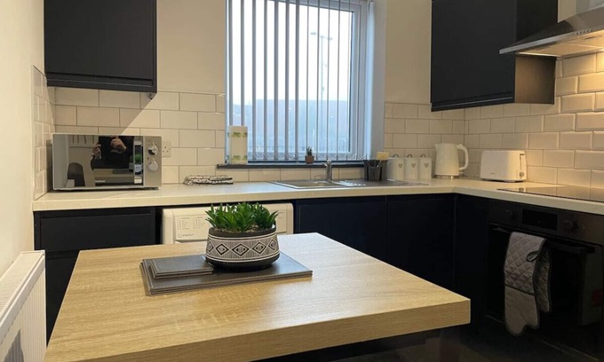 Stoke-on-Trent Apartment | Stoke studio · Lovely 1 Bedroom Serviced Apartment