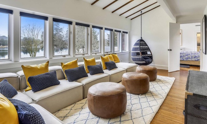Unionville House | Stone Anchor Farm - An unforgettable waterfront estate on Oak Creek!
