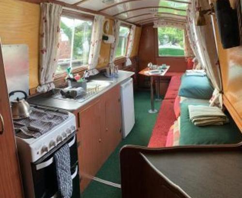 Stone House | Stone - Boat - Sleeps 4 - Pet Friendly - 85ws