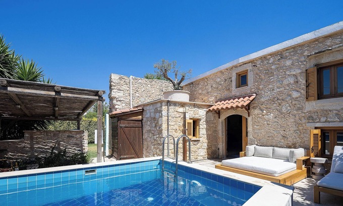 Monopari Villa | Stone-built cottage with private pool, hot tub and spacious garden!