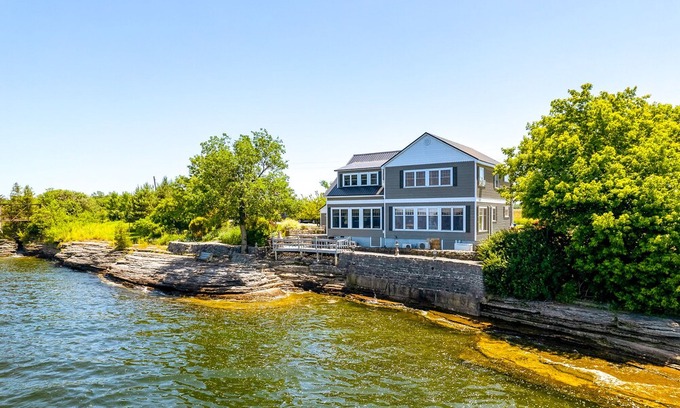 Sackets Harbor House | Stone Cove Cottage at Sacket on Lake Ontario