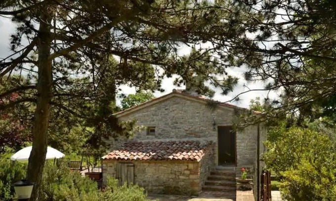 Montegabbione Cottage | Stone farmhouse with heated swimming pool