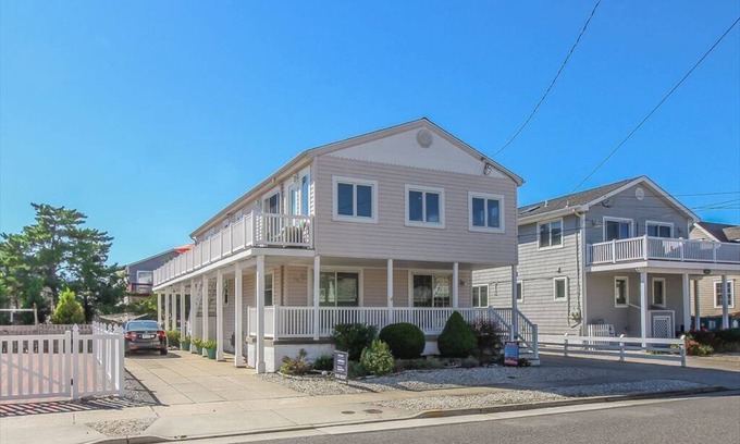 Stone Harbor House | Stone Harbor/Avalon Getaway! One block from beach!