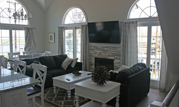 Stone Harbor House | Stone Harbor With Water View! 1 Block to Downtown