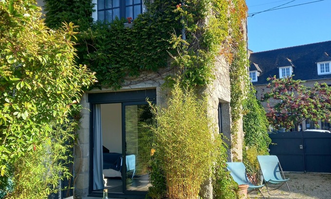 La Richardais House | Stone house. 4 bedrooms, 5 beds, 2 bathrooms. Village center, beach 150 m away. Enclosed garden