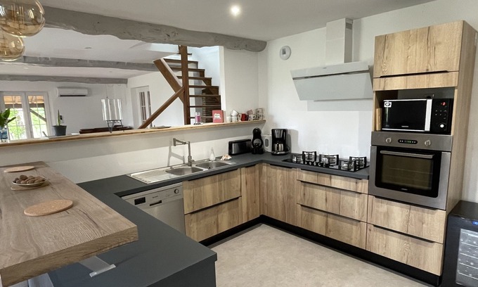 Allez-et-Cazeneuve House | Stone house in the countryside, pets welcome