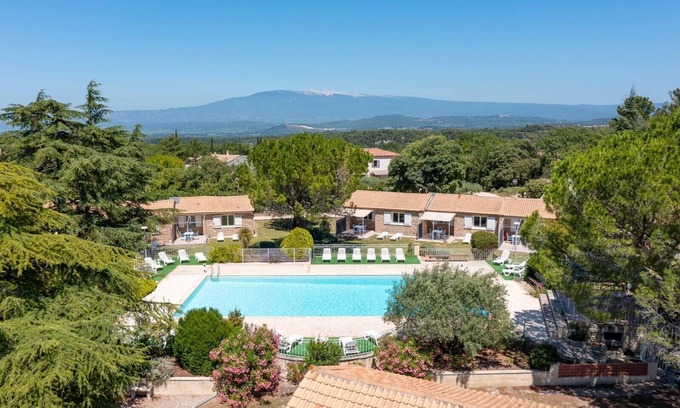 La Roque-sur-Pernes House | Stone house in the heart of Provence
