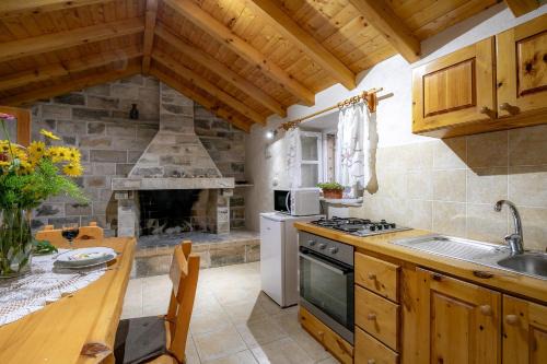 Zrnovo Apartment | Stone House Harmony