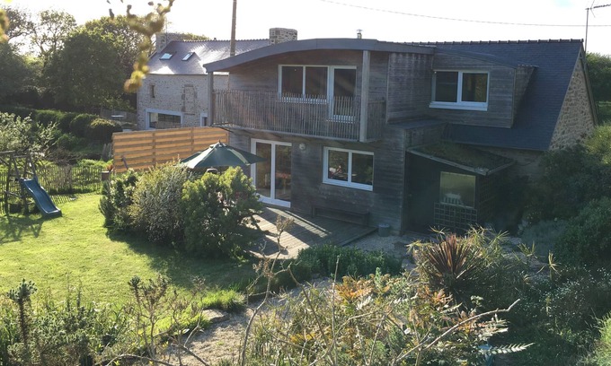 Ploudalmezeau House | Stone house, independent, quiet, close Iroise
