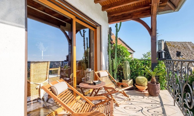 Altillac House | Stone house with pool and garden