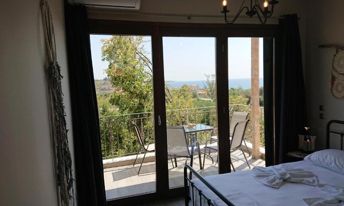Nea Potidaia Apartment | Stone house with seaview