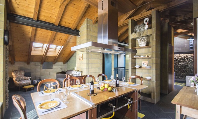 Montegrino Valtravaglia Apartment | Stone House by Holidays Lago Maggiore